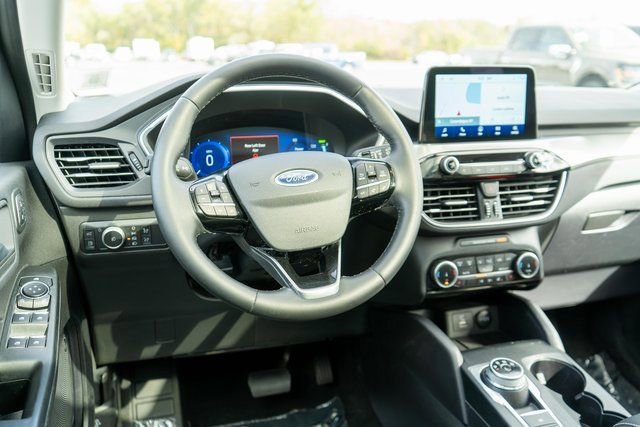 Used 2022 Ford Escape Titanium w/ Class II Trailer Tow Package image 14