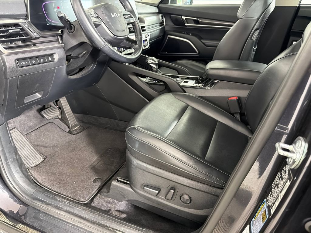 Used 2025 Kia Telluride S FWD image 11
