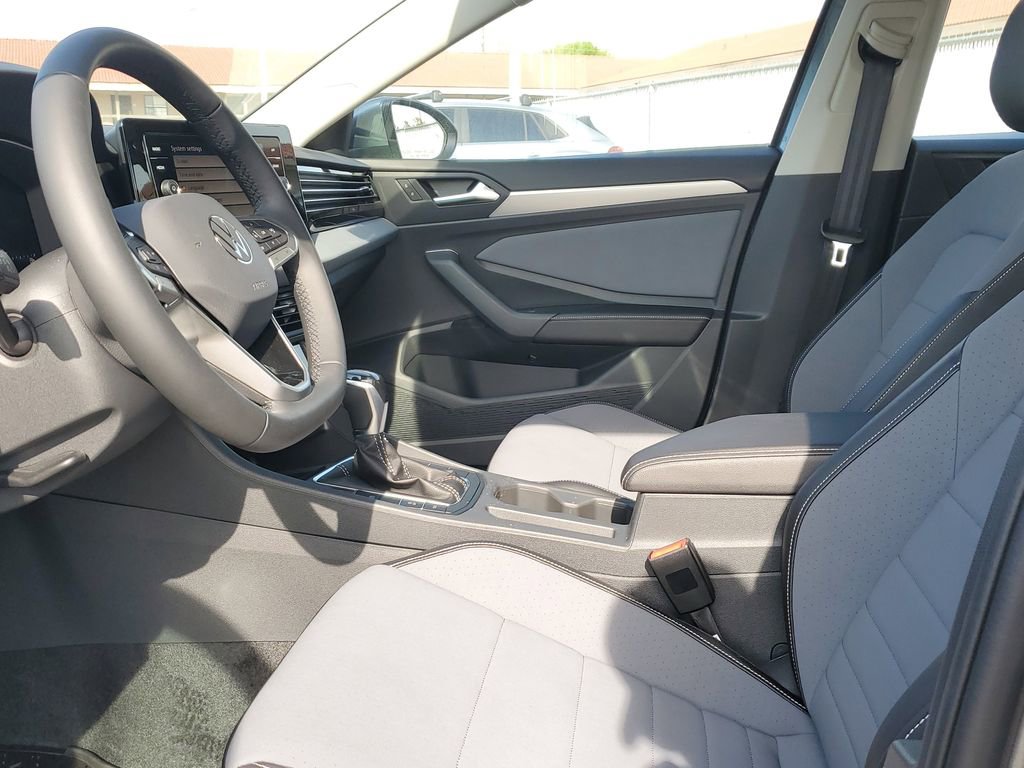 New 2026 Volkswagen Jetta SE FWD image 17
