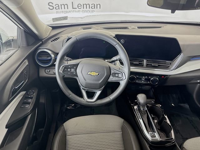 Used 2025 Chevrolet Trax LT w/ Driver Confidence Package image 22