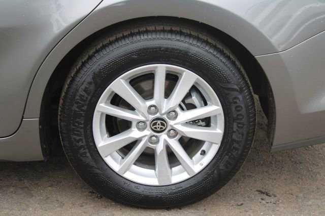 Used 2025 Toyota Camry XSE FWD image 8