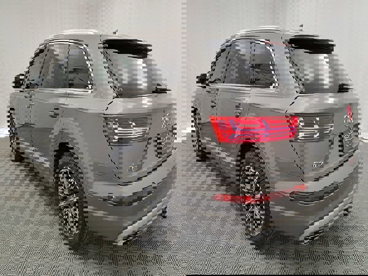 Used 2017 Audi Q7 3.0T Premium w/ Towing Package image 4