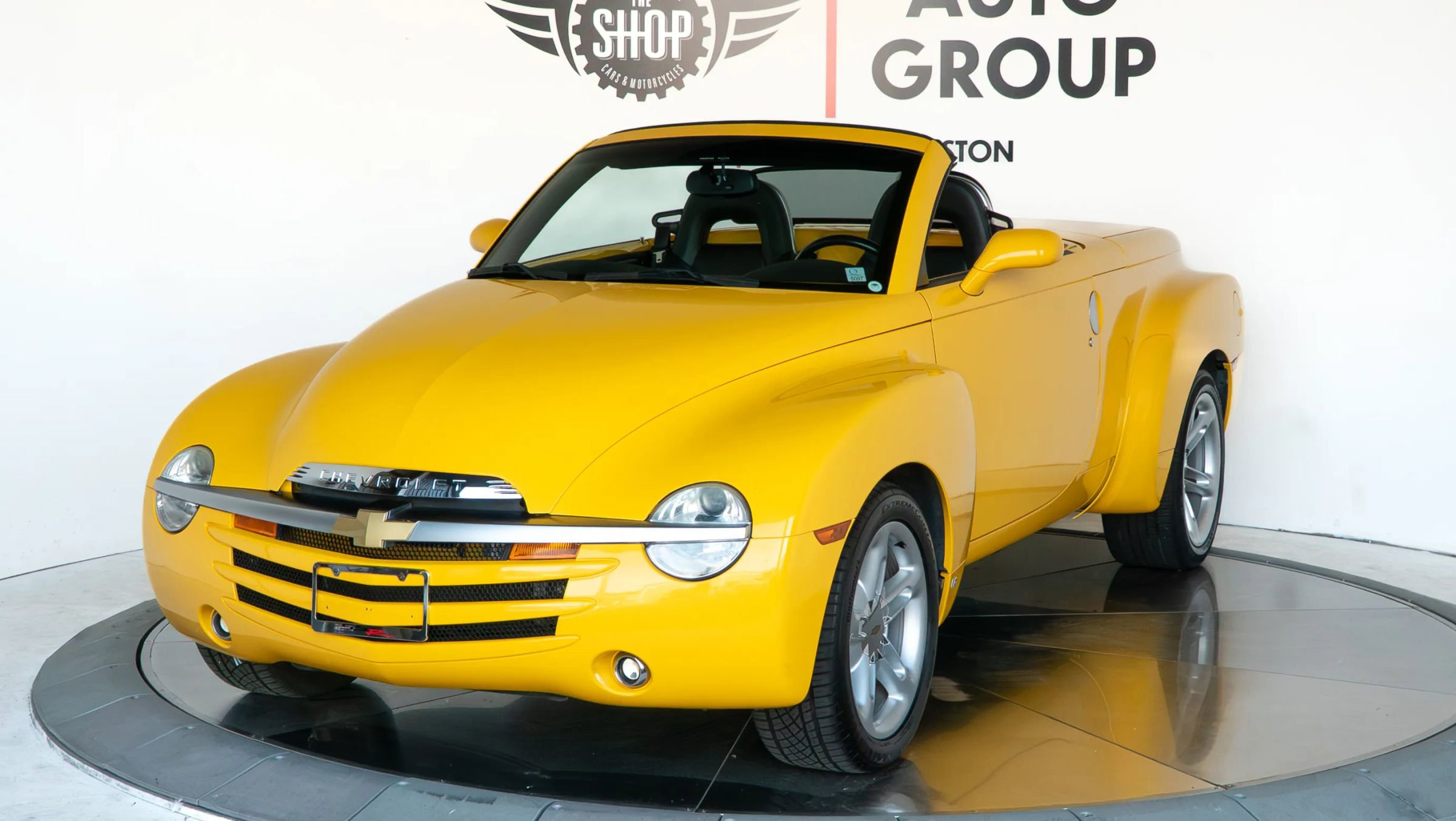 Used 2006 Chevrolet SSR w/ Preferred Equipment Group image 4