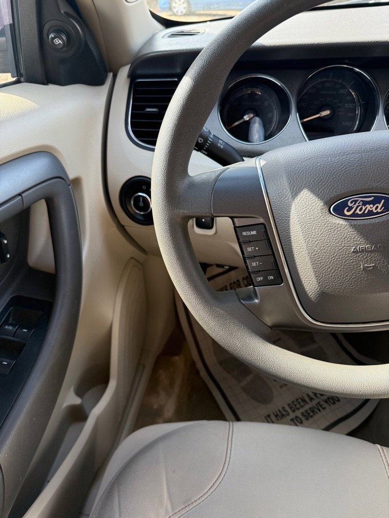 Used 2012 Ford Taurus SE image 18