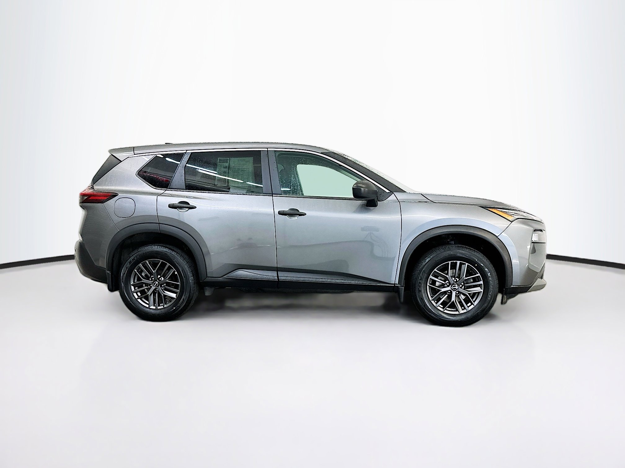 Used 2023 Nissan Rogue S AWD/4WD image 10