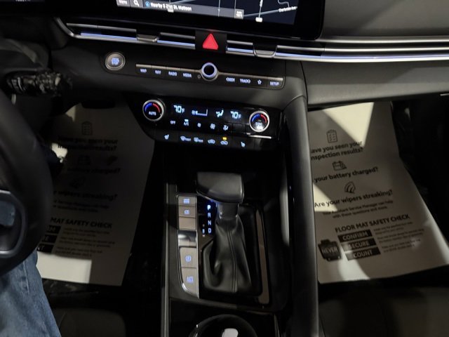 New 2025 Hyundai Elantra SEL image 23