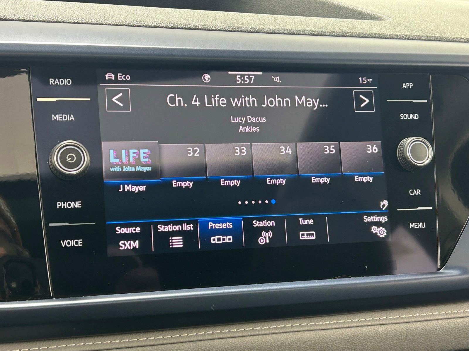 Used 2024 Volkswagen Taos SE w/ Panoramic Sunroof Package image 16