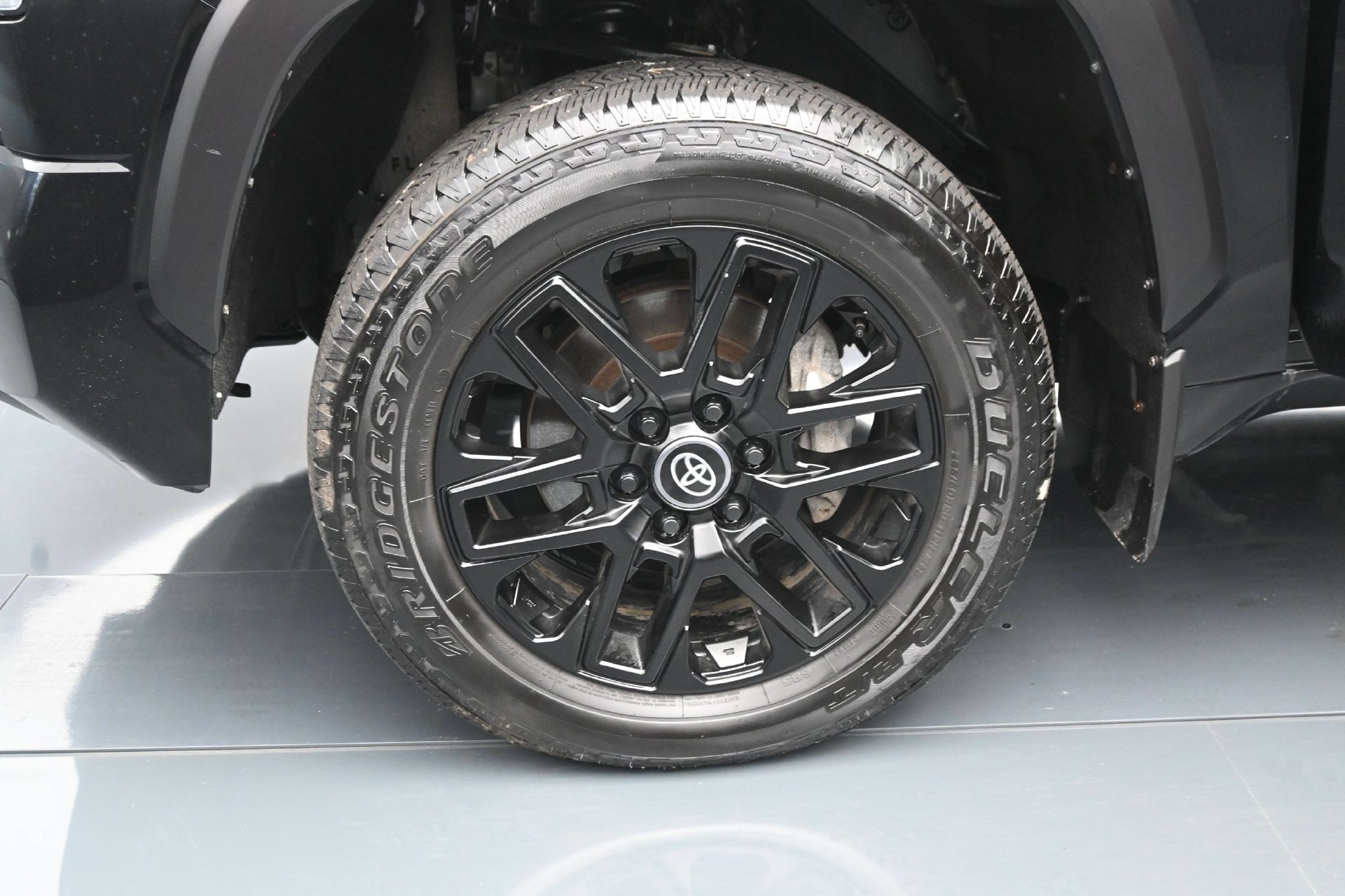 Used 2025 Toyota Tundra Limited AWD/4WD image 26