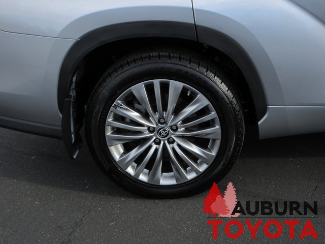 Used 2023 Toyota Highlander Platinum image 4