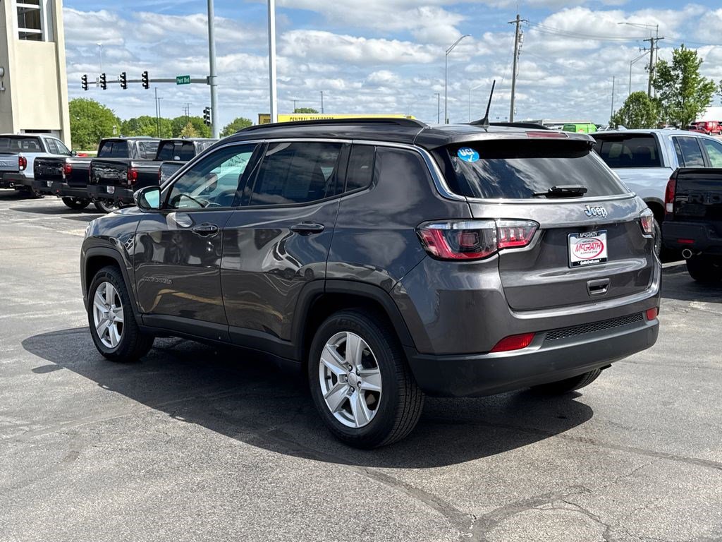 Used 2022 Jeep Compass Latitude FWD image 9