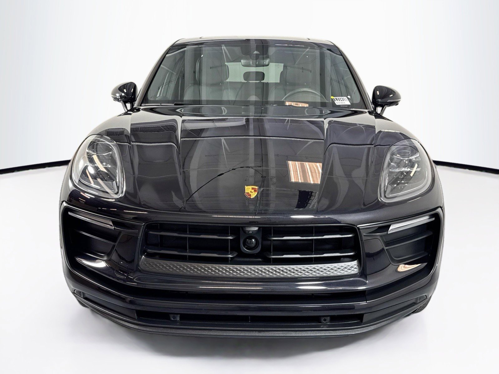 Certified 2025 Porsche Macan image 6