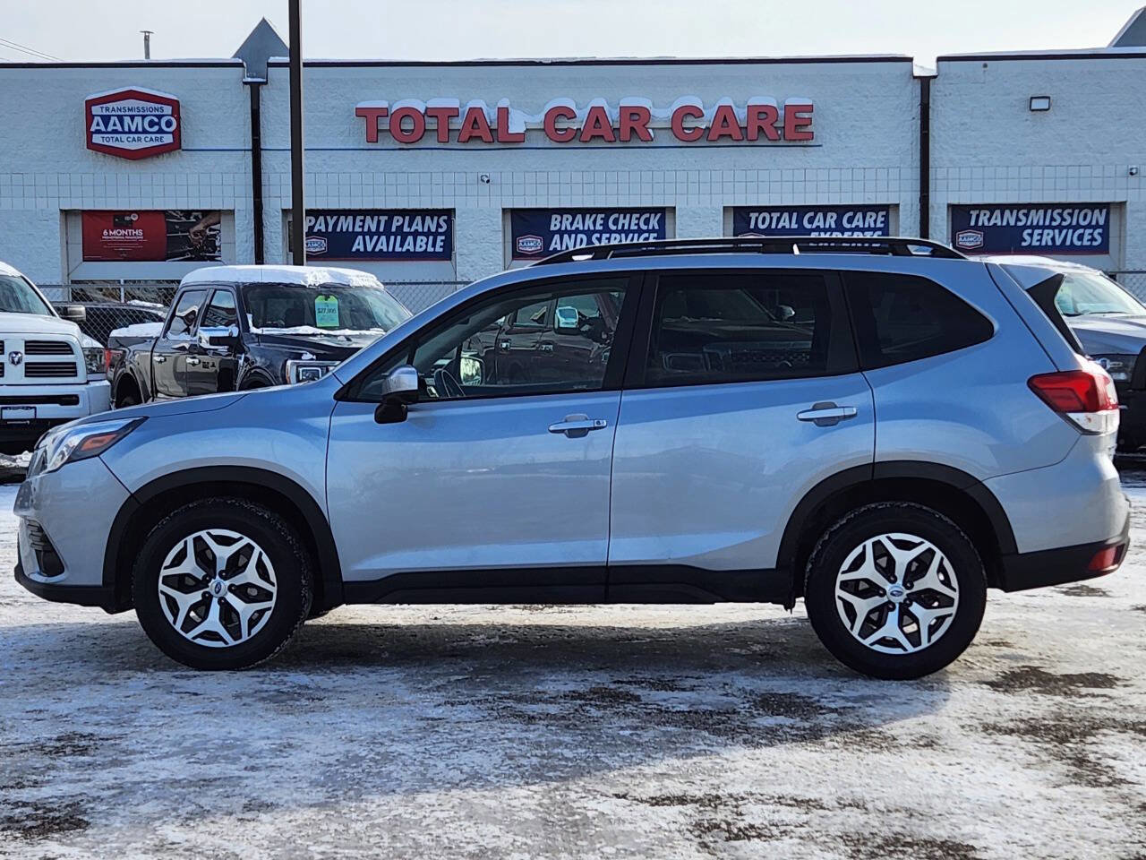 Used 2022 Subaru Forester Premium image 2