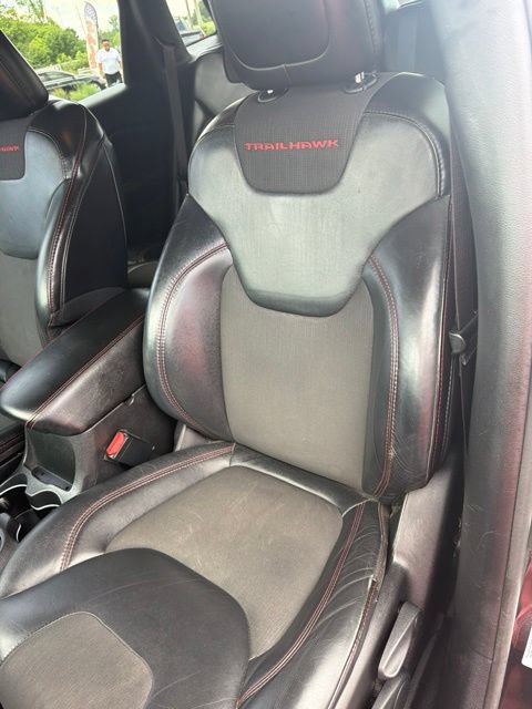 Used 2016 Jeep Cherokee Trailhawk AWD/4WD image 11