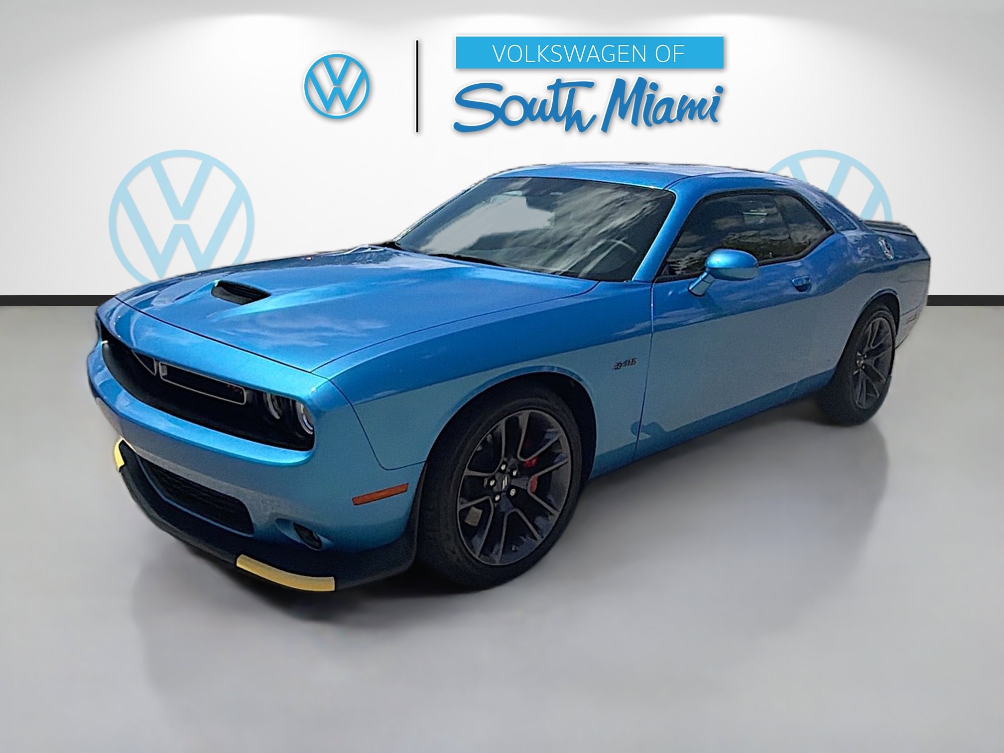 Used 2023 Dodge Challenger R/T w/ Plus Package RWD image 3