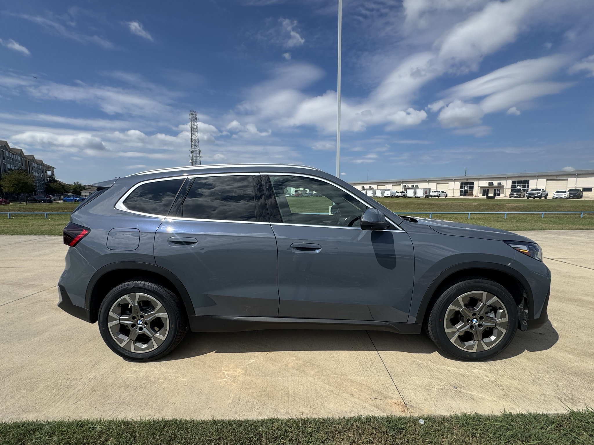 Used 2023 BMW X1 xDrive28i AWD/4WD image 9