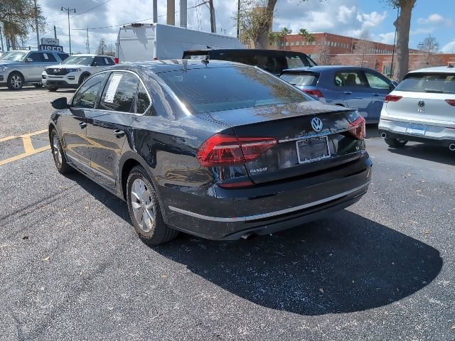 Used 2017 Volkswagen Passat 1.8T S image 4