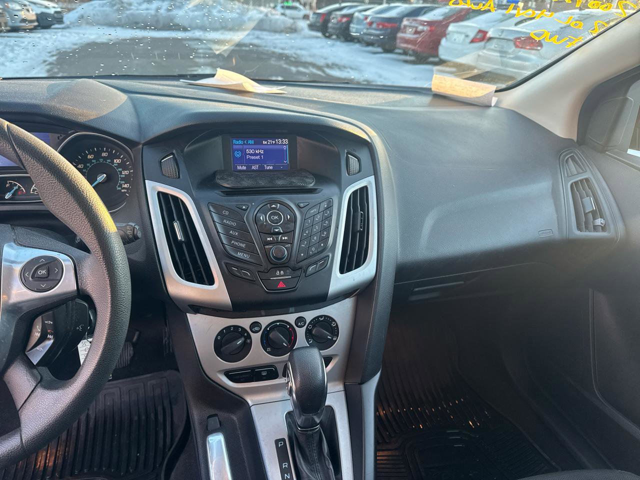 Used 2013 Ford Focus SE w/ SE Winter Pkg FWD image 10