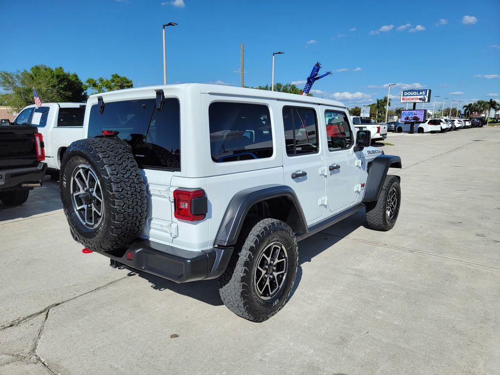 Used 2025 Jeep Wrangler Unlimited Rubicon w/ Convenience Group AWD/4WD image 5