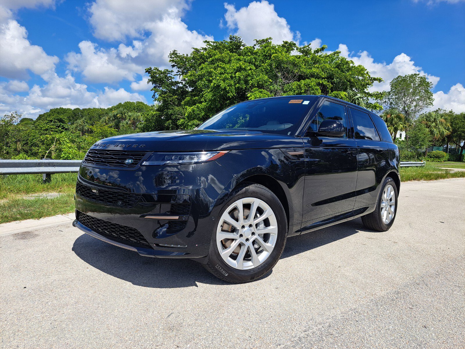New 2025 Land Rover Range Rover Sport Dynamic SE