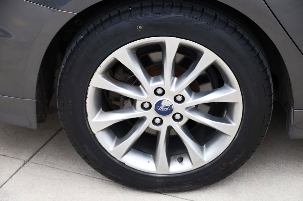 Used 2017 Ford Fusion SE w/ Fusion SE Technology Package image 32