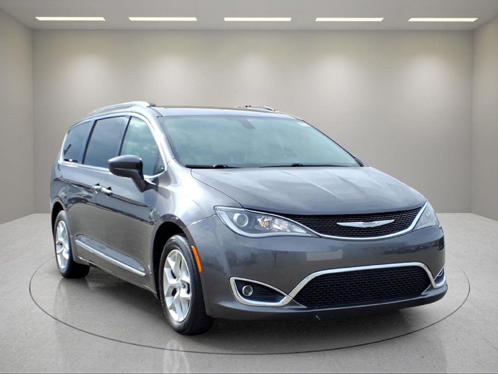 Used 2017 Chrysler Pacifica Touring-L Plus w/ Tire & Wheel Group FWD image 3