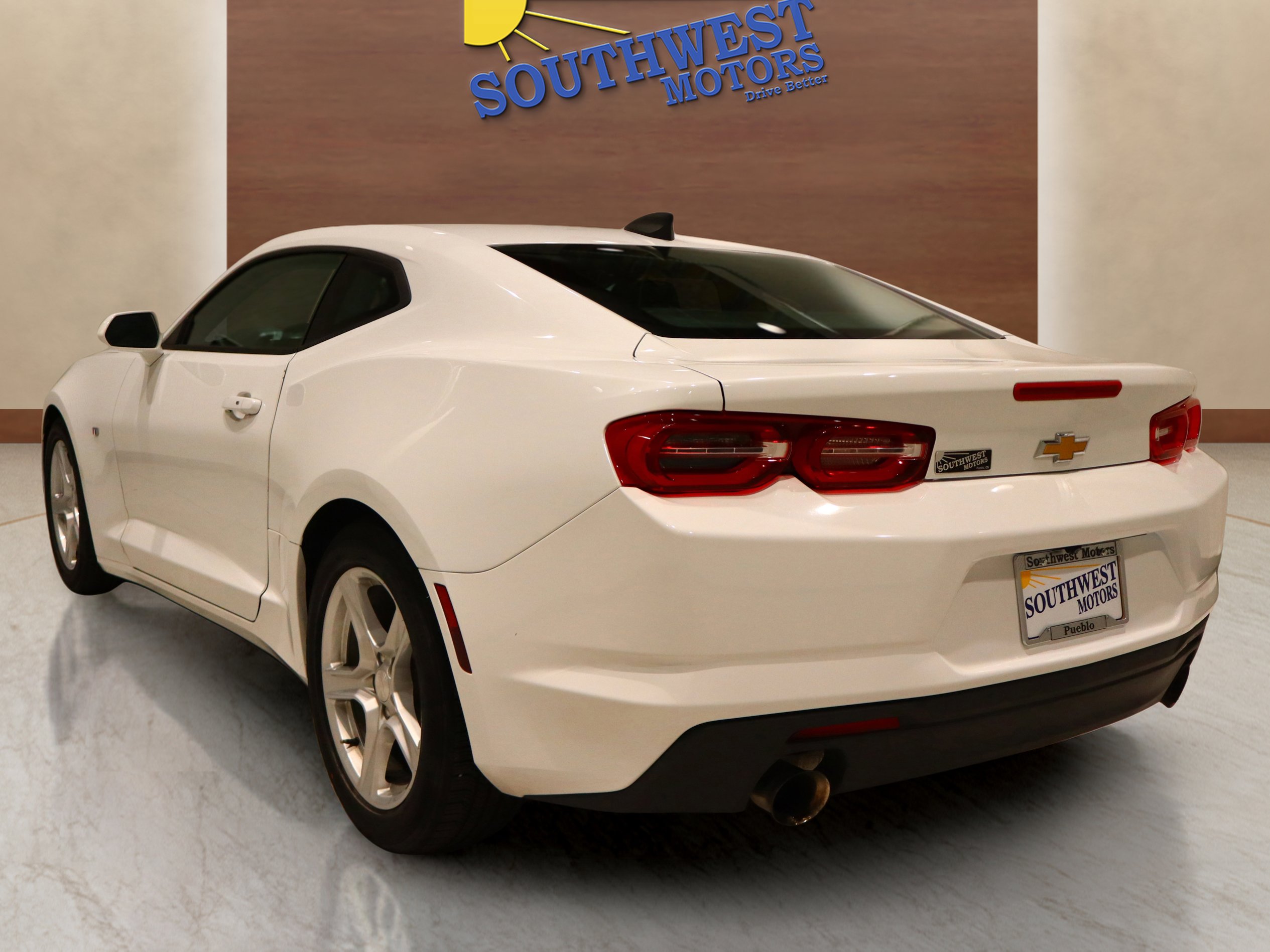 Used 2020 Chevrolet Camaro LT image 2