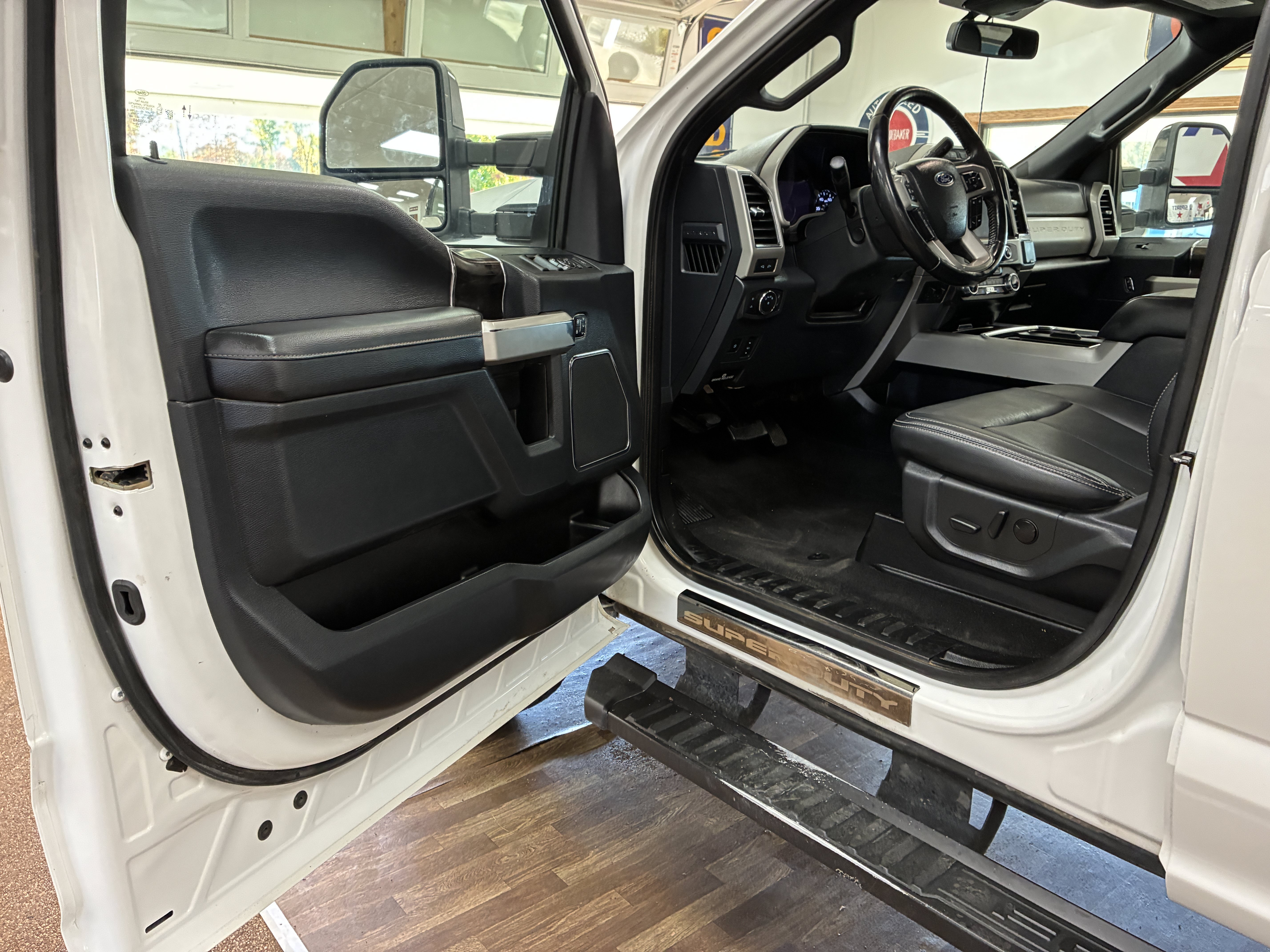 Used 2022 Ford F350 Lariat w/ Black Appearance Package AWD/4WD image 9