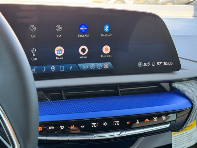 New 2025 Cadillac Optiq Luxury 1 image 28