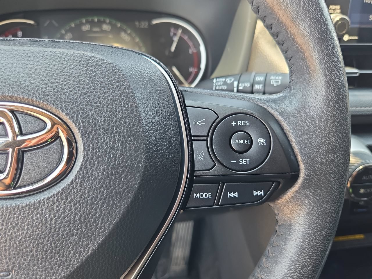 Used 2020 Toyota RAV4 Limited FWD image 18
