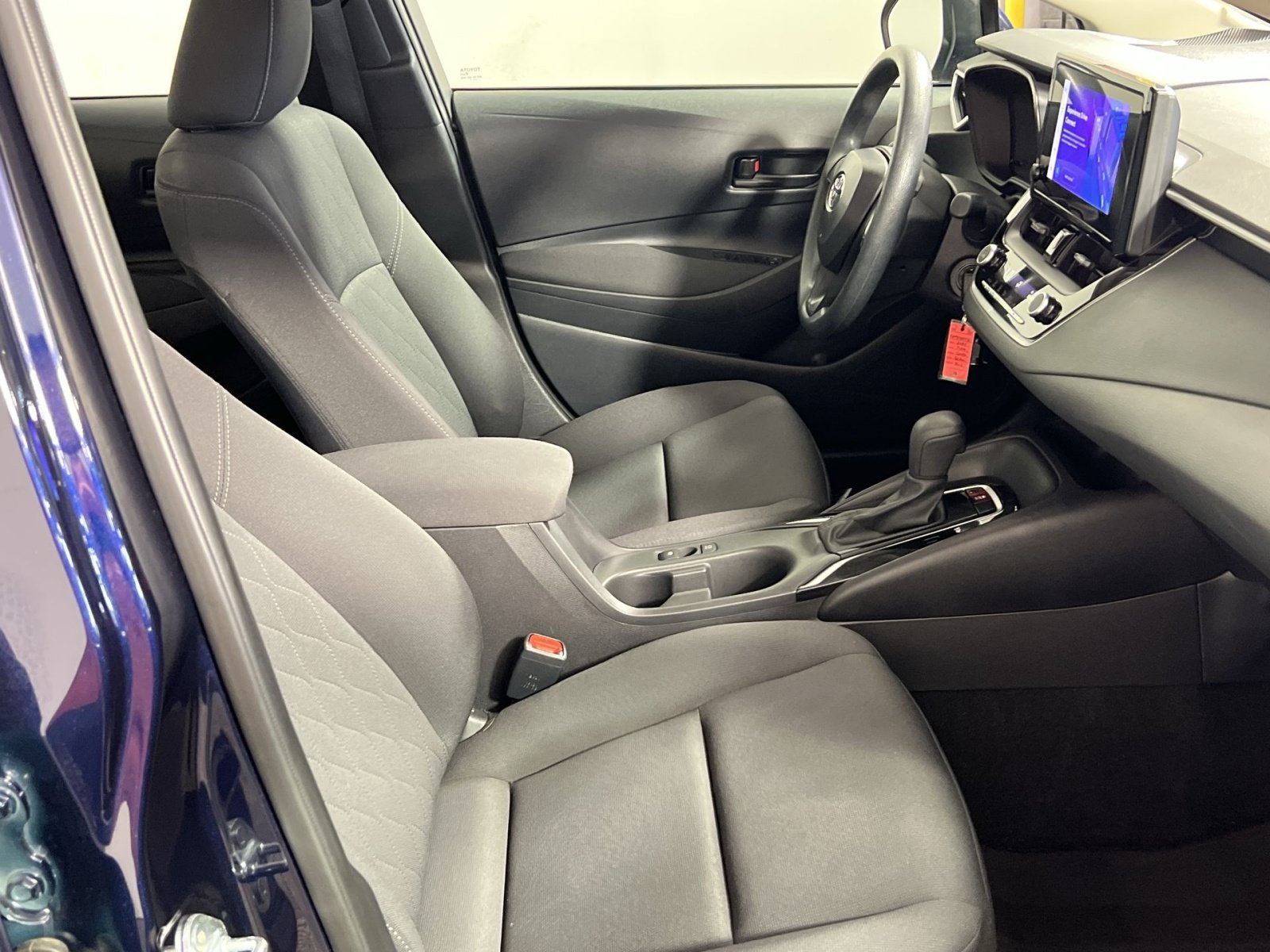 Used 2025 Toyota Corolla LE FWD image 28