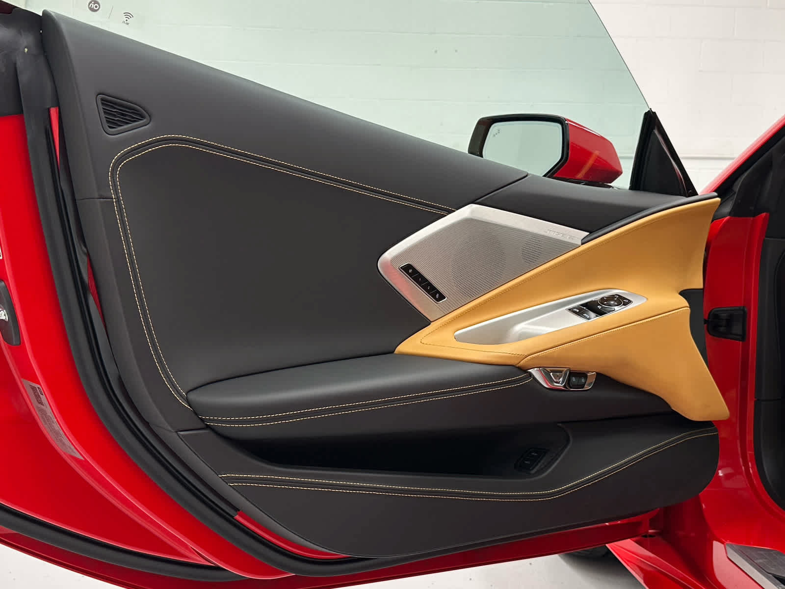 Used 2021 Chevrolet Corvette Stingray Premium Cpe w/ Z51 Performance Package RWD image 17