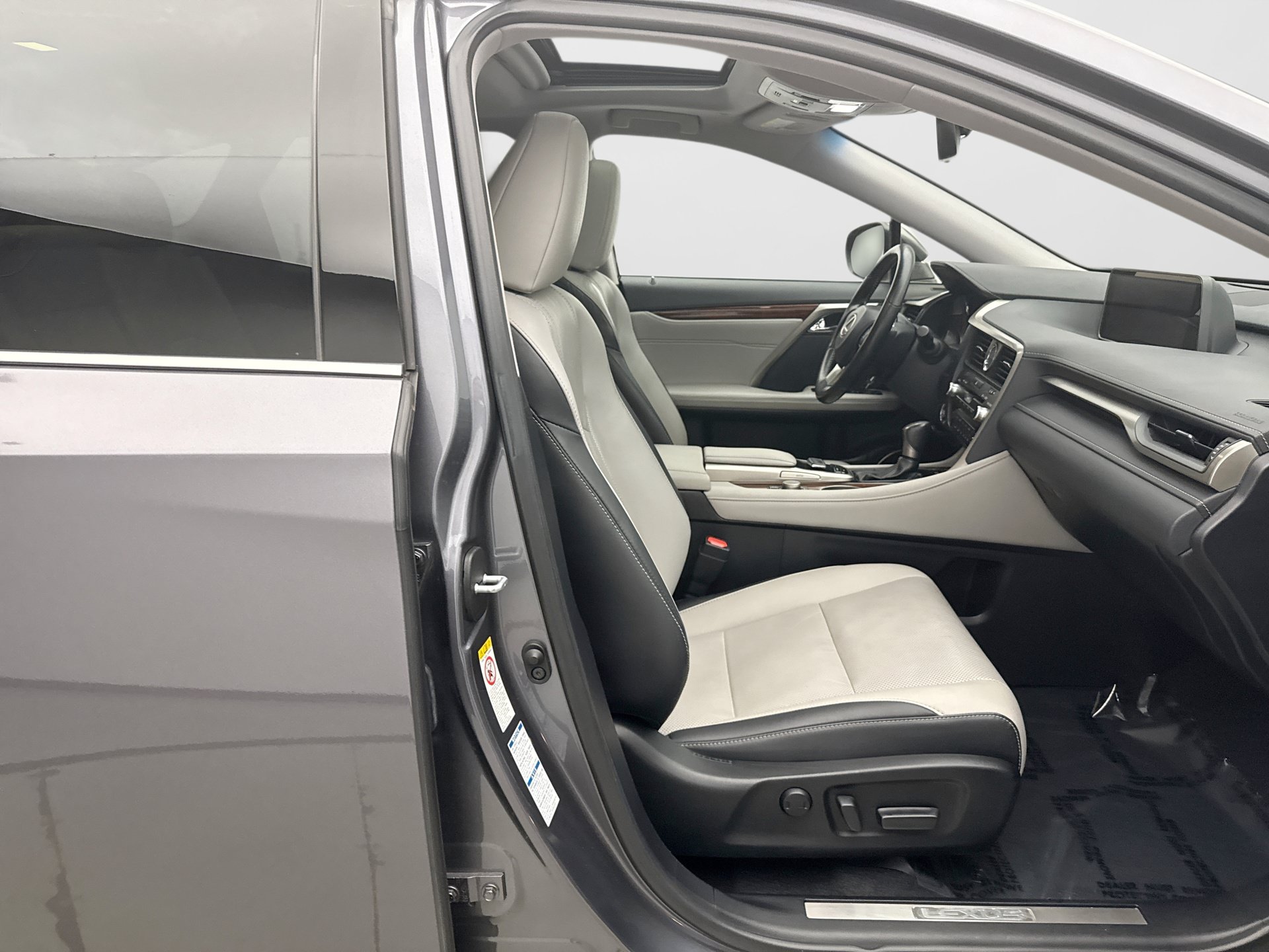 Used 2018 Lexus RX 350L AWD image 17