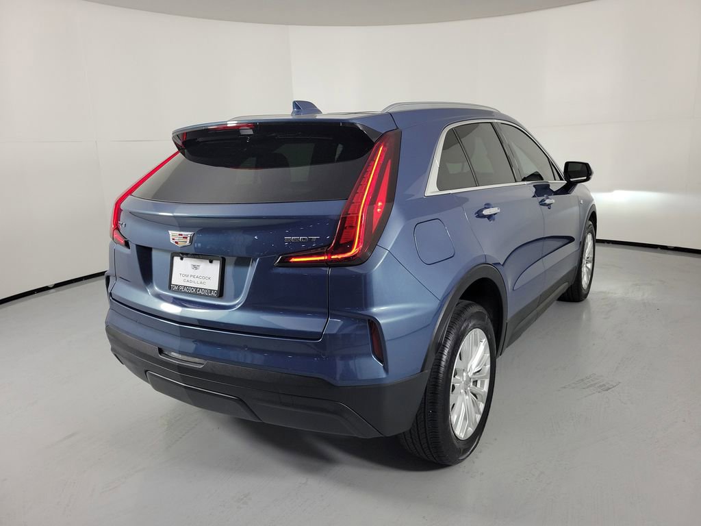 Certified 2024 Cadillac XT4 Luxury w/ Cold Weather Package FWD image 4