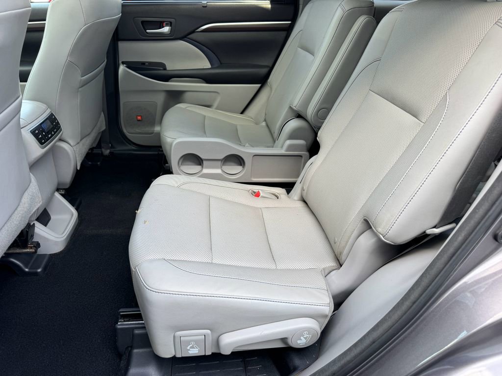 Used 2015 Toyota Highlander Limited Platinum image 34