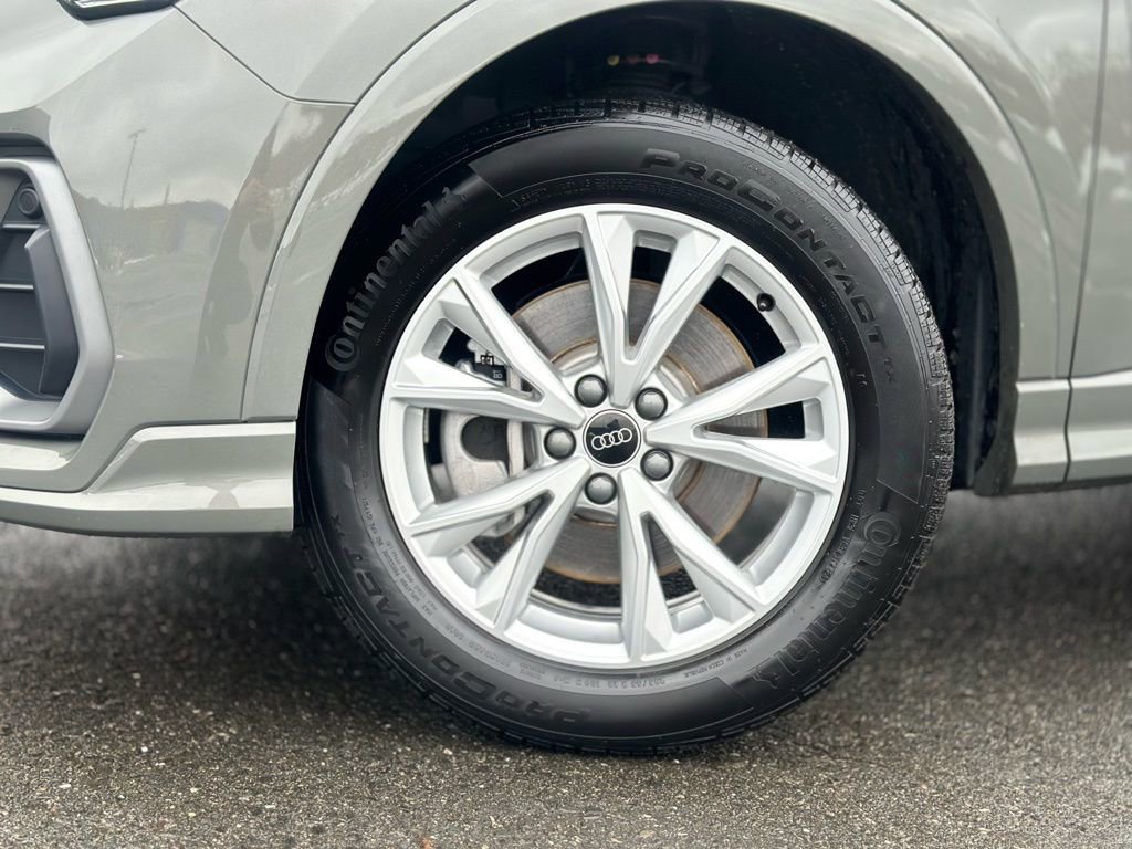 Used 2025 Audi Q3 2.0T Premium w/ Convenience Package image 3