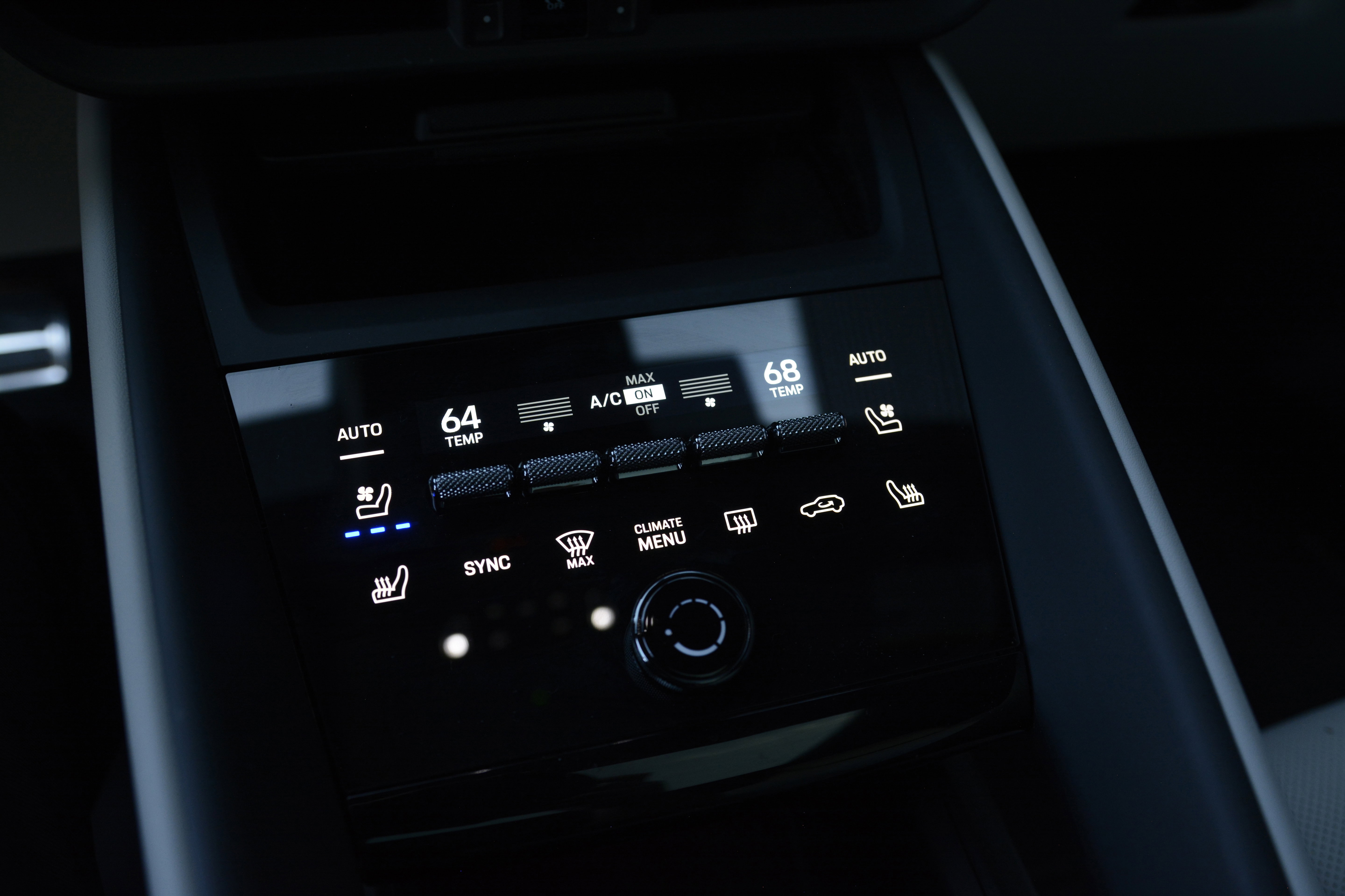 Certified 2025 Porsche Macan 4S Electric AWD/4WD image 22