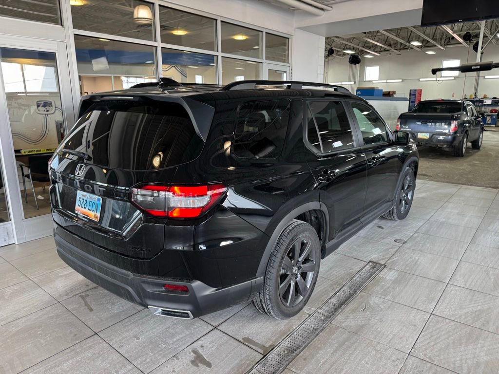 Used 2023 Honda Pilot Sport image 3