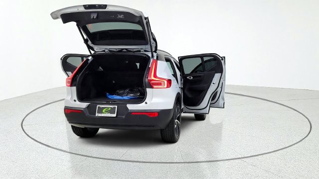Used 2022 Volvo XC40 T4 R-Design w/ Protection Package Premier FWD image 17