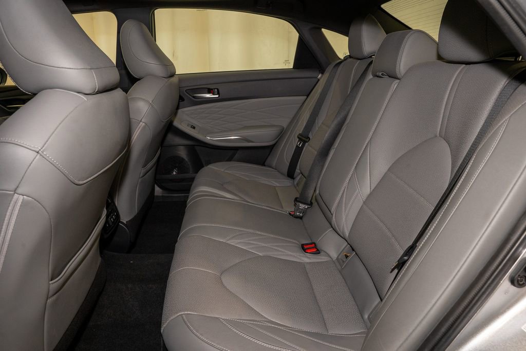 Used 2019 Toyota Avalon Limited image 8