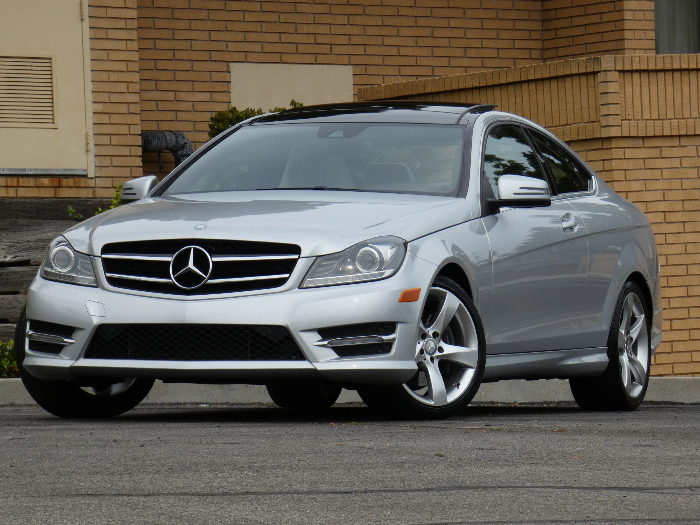 Used 2015 Mercedes-Benz C 350 Coupe image 4