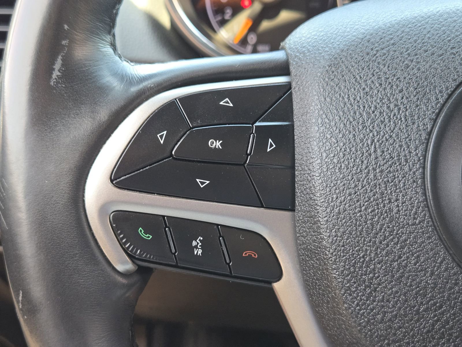 Used 2018 Jeep Grand Cherokee Altitude RWD image 30