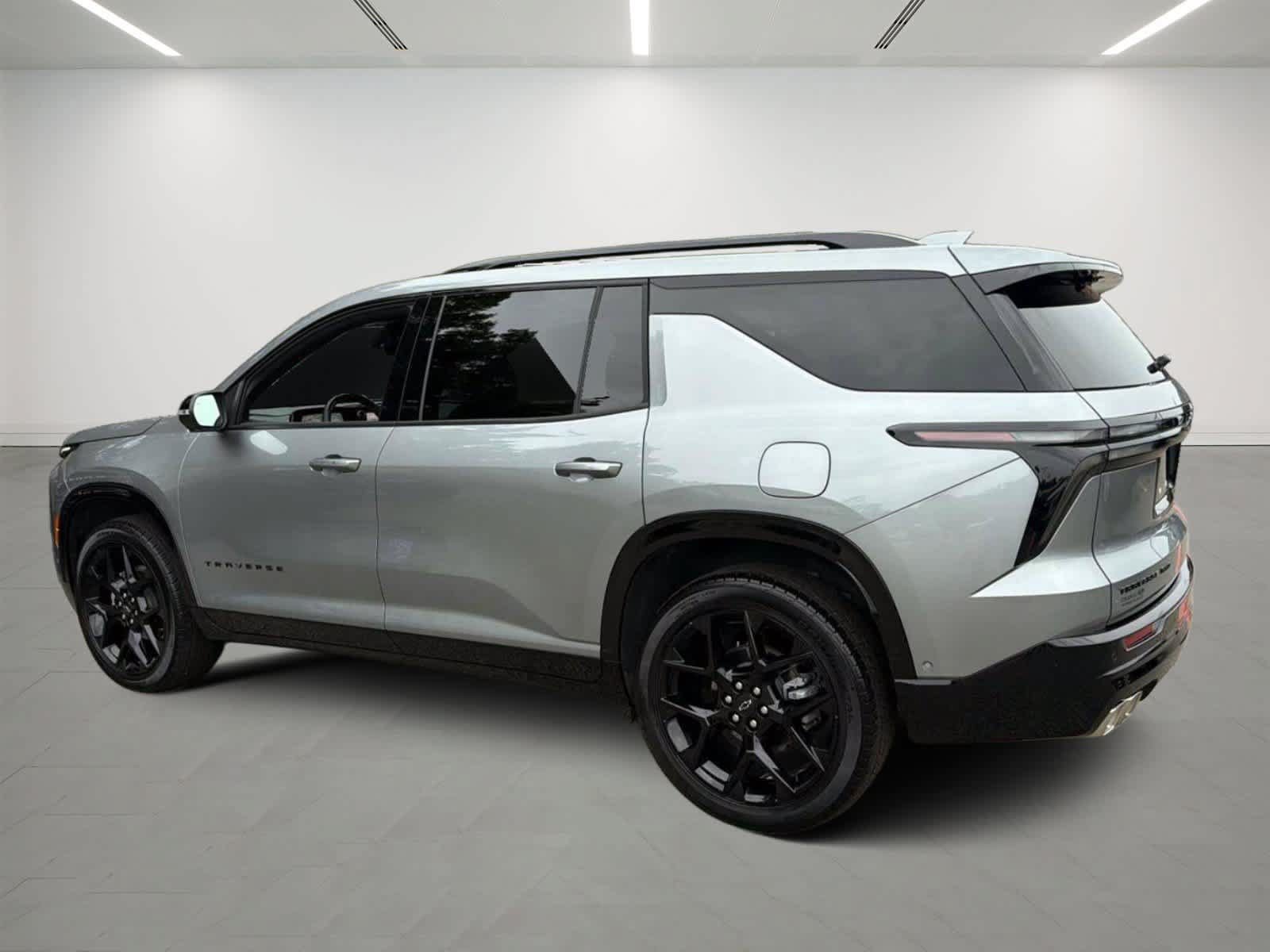 Used 2026 Chevrolet Traverse RS w/ LPO, Floor Liner Package AWD/4WD image 3