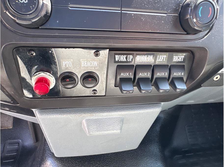 Used 2015 Ford F550 2WD Regular Cab Super Duty image 12