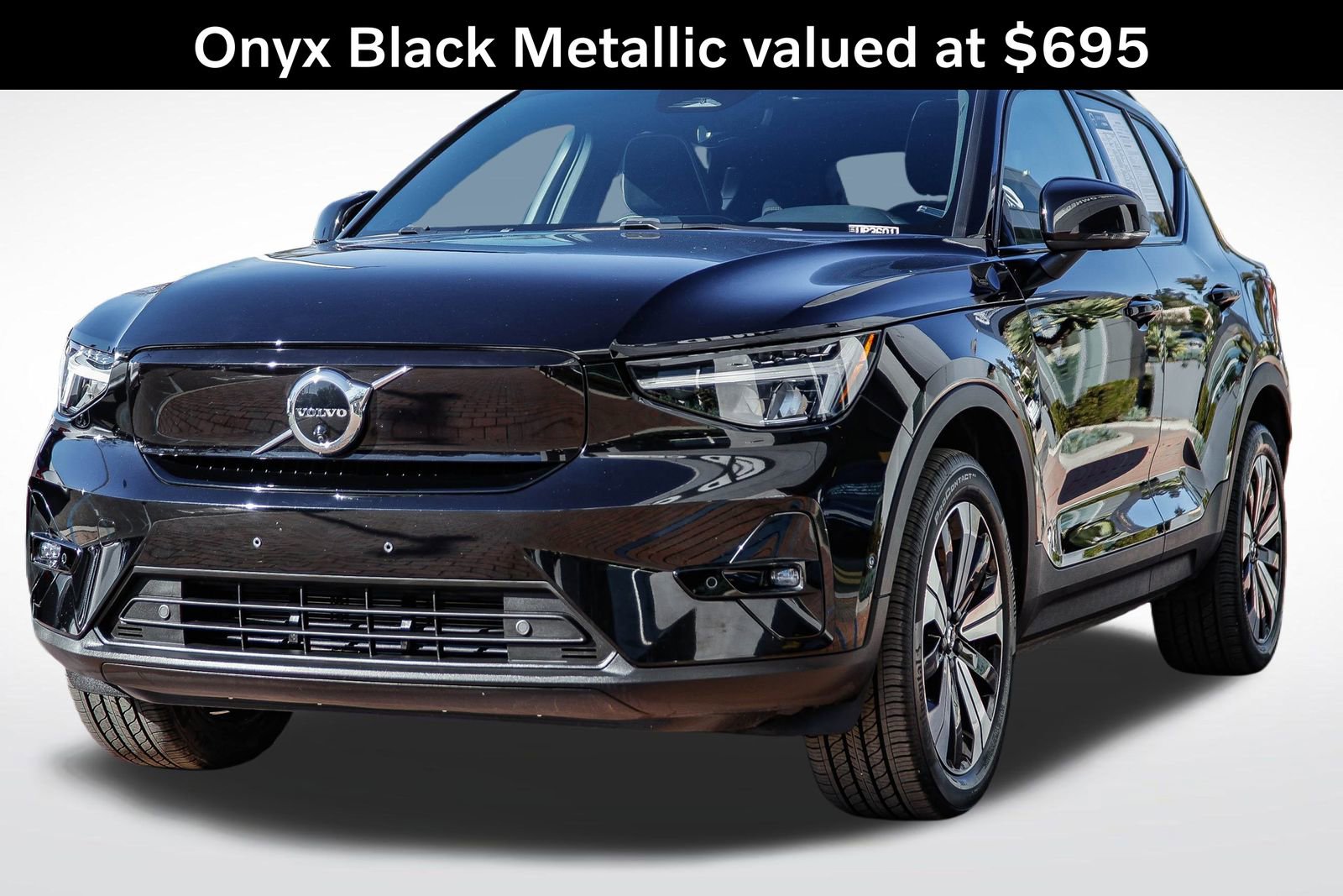 Used 2023 Volvo XC40 Recharge Plus image 3