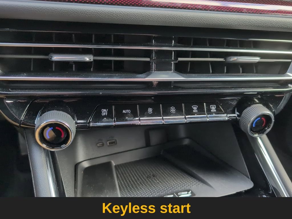 Used 2025 Chevrolet Traverse RS image 21