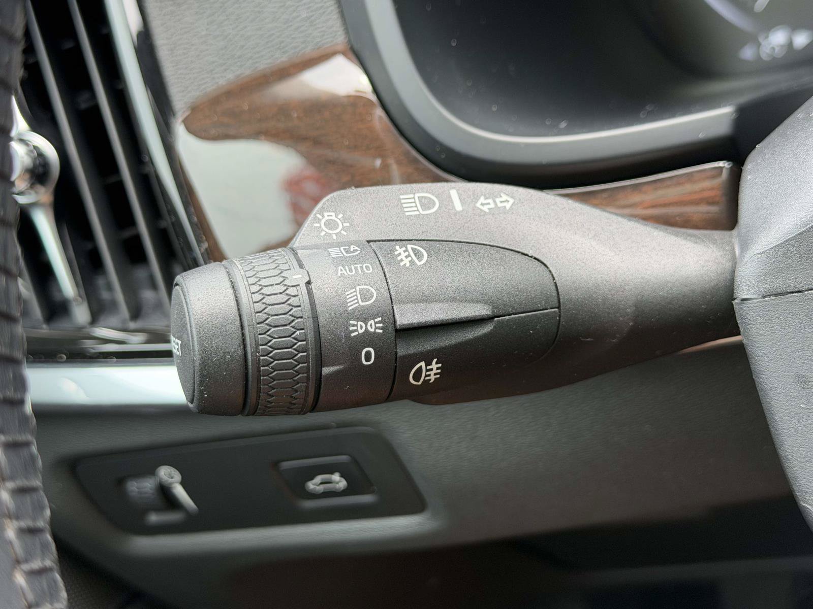 Used 2019 Volvo S90 T5 Momentum FWD image 21