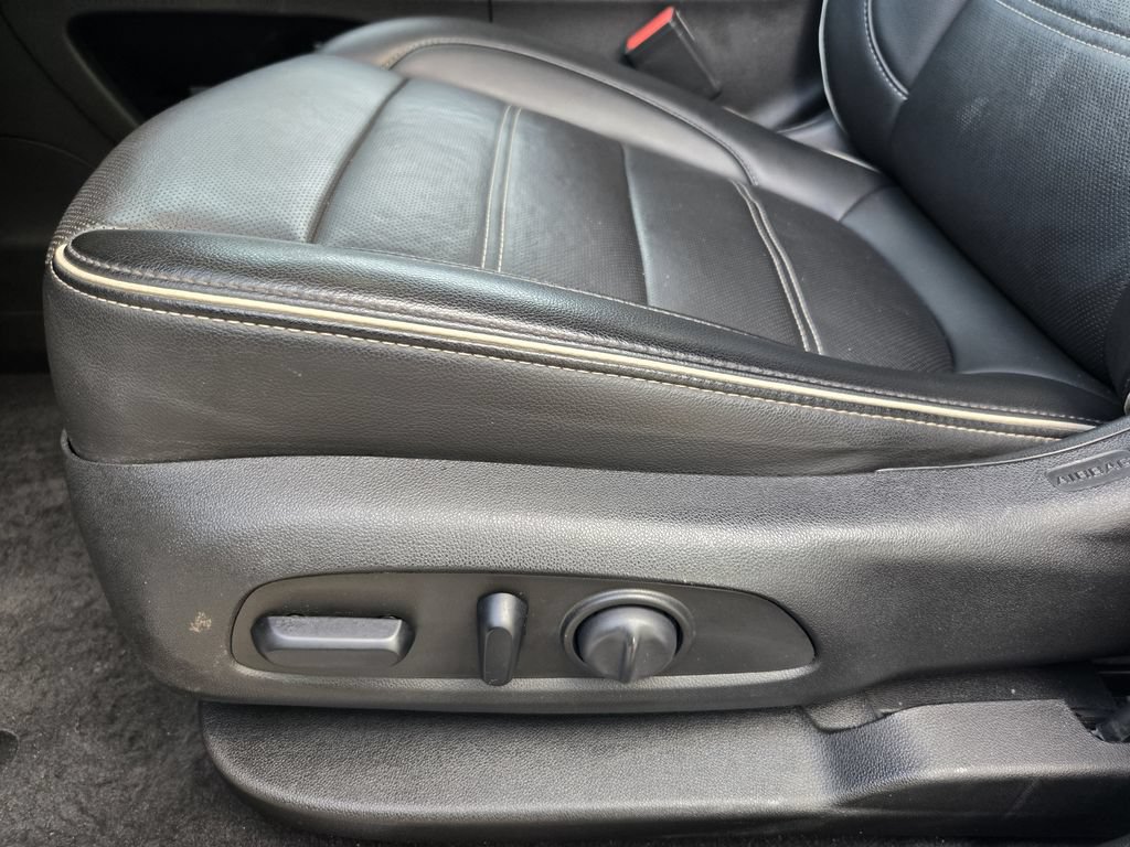 Used 2023 GMC Acadia Denali FWD image 25