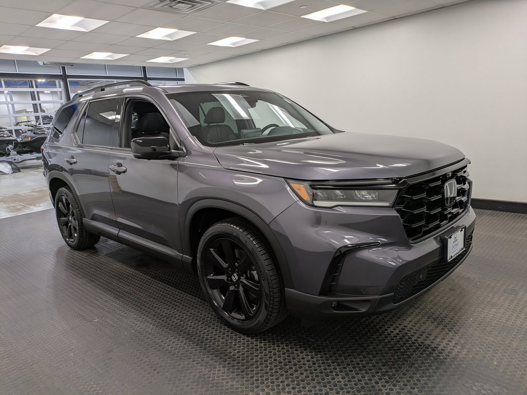 Used 2025 Honda Pilot Black Edition image 3