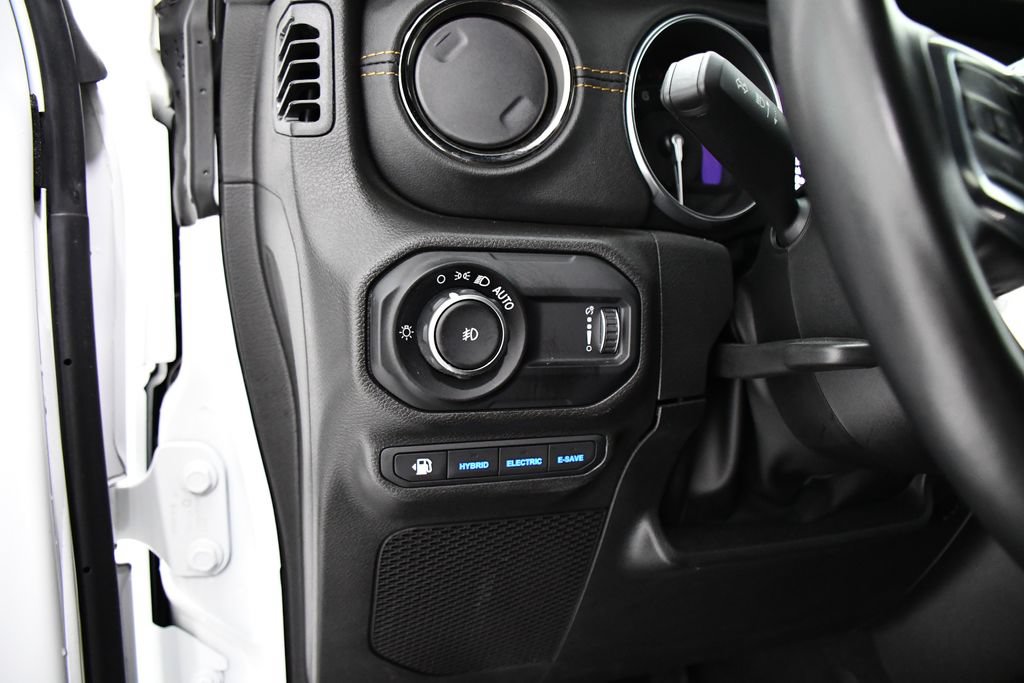Used 2023 Jeep Wrangler Unlimited Sahara AWD/4WD image 11