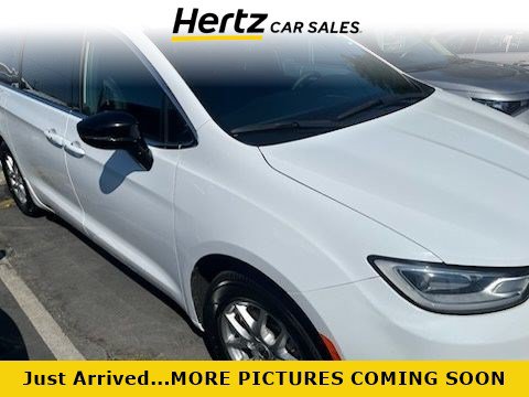Used 2025 Chrysler Pacifica Select FWD image 1
